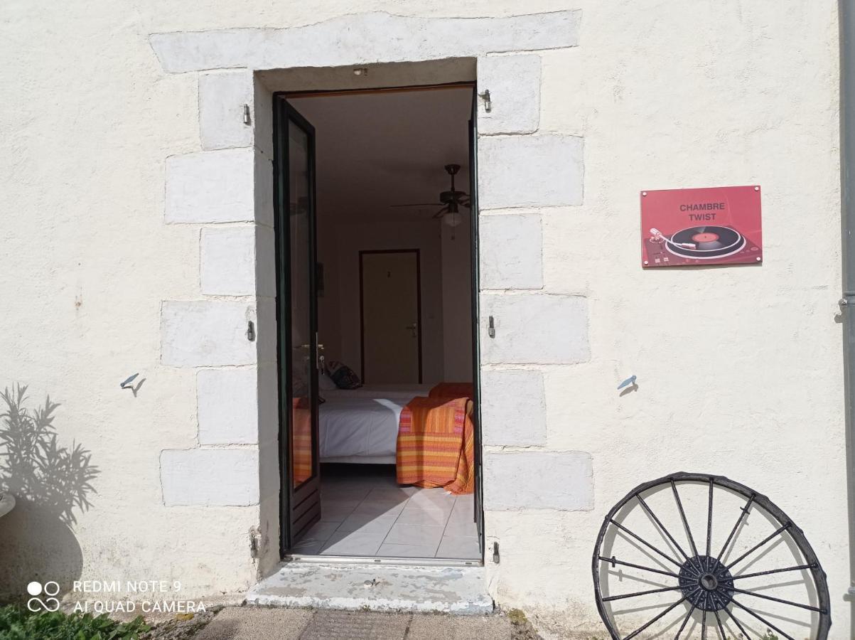 A L Epoque Bed & Breakfast Bouges  Luaran gambar