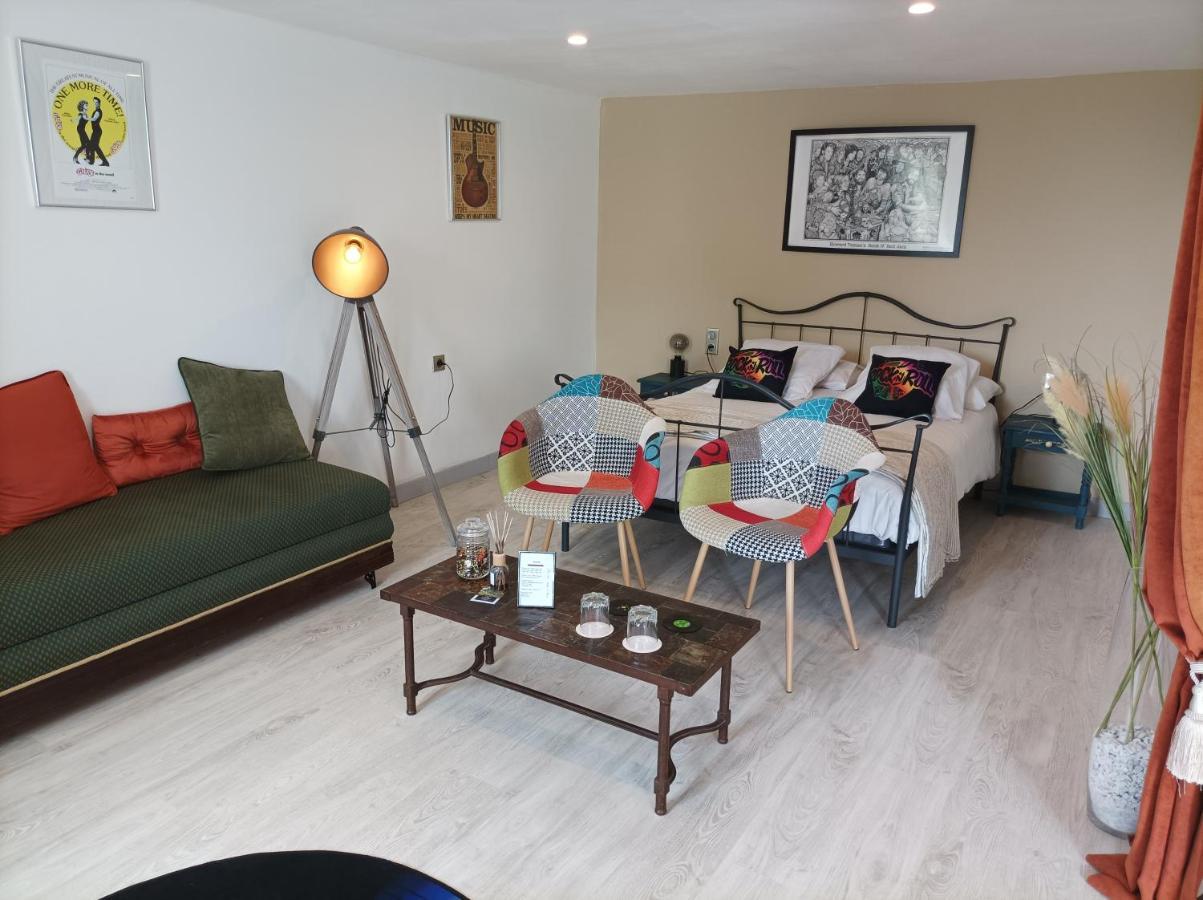 A L Epoque Bed & Breakfast Bouges  Luaran gambar